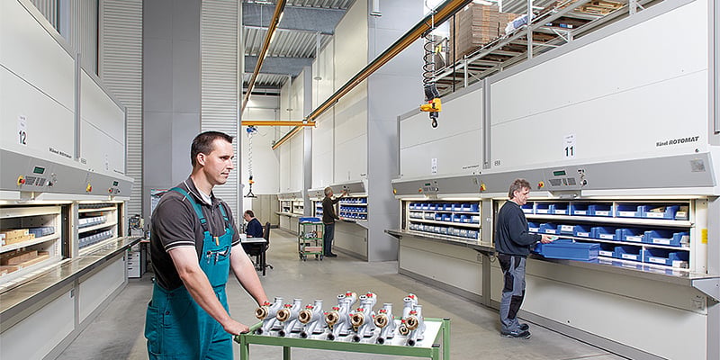 Vertical-Lifts-and-Carousel-In-High-Bay-Warehouse